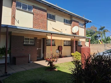 2 Bedroom Flat & Apartment