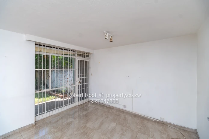 3 bed flat in Avenues