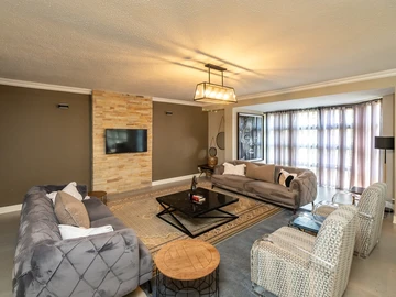 3 Bedroom Flat & Apartment