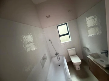 3 Bedroom Flat & Apartment