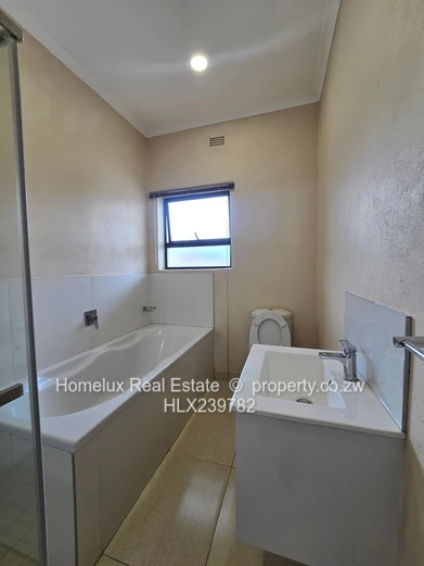 Modern 3-Bedroom, 2-Bathroom Flat in Secure Complex – Ideal Home or Investment Opportunity