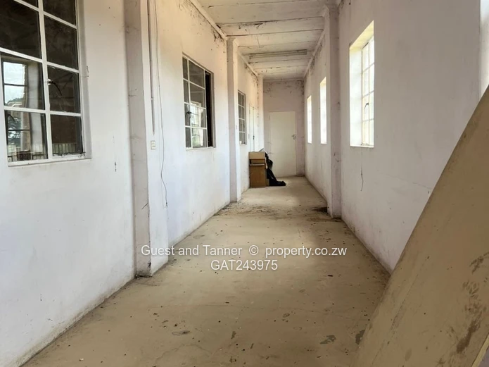 Commercial Warehouse with Title Deed for Sale in Thorngrove!