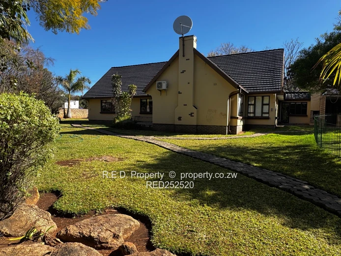 Comfortable Family Living In Hillside!