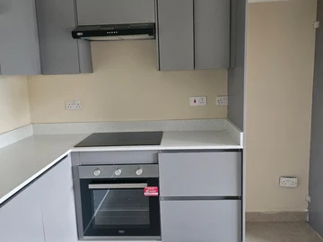 2 Bedroom Flat & Apartment