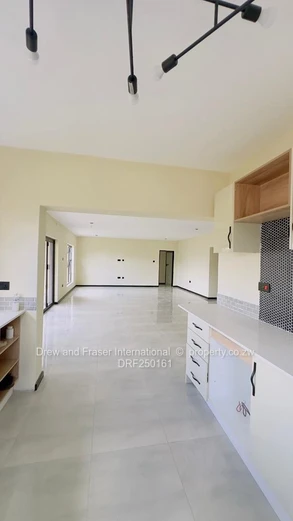 Newly built 4-Bed Arlington Townhouse - Bright Open Plan, Borehole