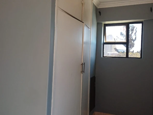 2 Bedroom Flat & Apartment