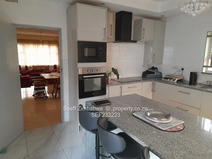 Avondale West Gem: Spacious Family Living with Cottage and Abundant Water Supply!