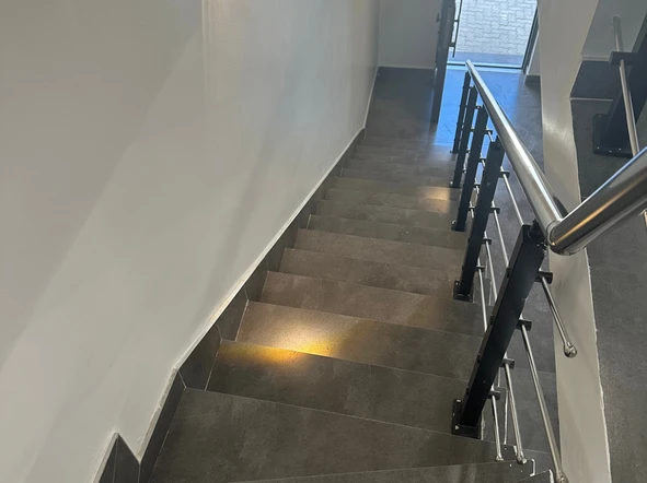 2 Bedroom Flat & Apartment