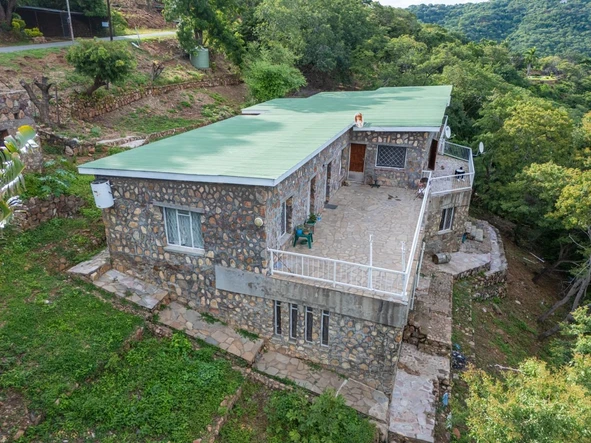 6 Bedroom House
