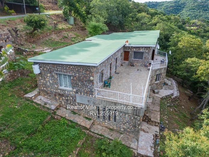Stone Hilltop Home with Lake Views - 6 Bed, Kariba
