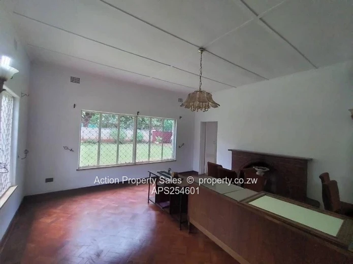Neat 3 Bed Garden Flat! 