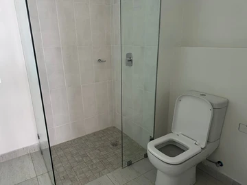 2 Bedroom Flat & Apartment