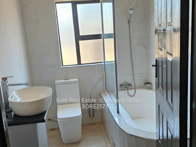 Modern 3-Bed, 2-Bath Flat in Tynwald — Borehole