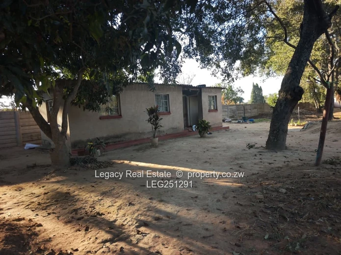 Logan Park 3-Bed Home with Rustic Bar & Borehole on 5689m²