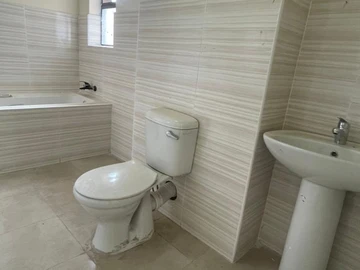 2 Bedroom Flat & Apartment