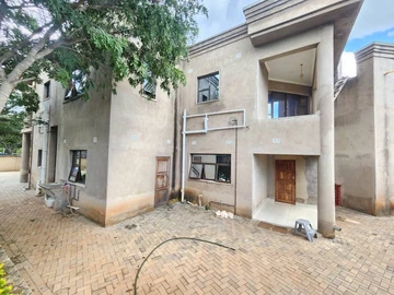 9 Bedroom House