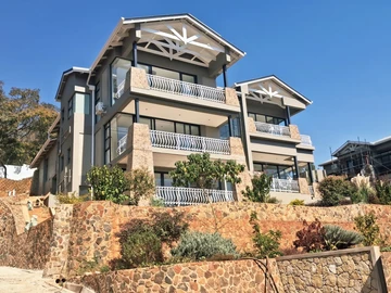 2 Bedroom Flat & Apartment