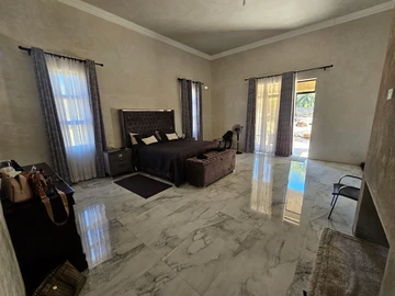 6 Bedroom House