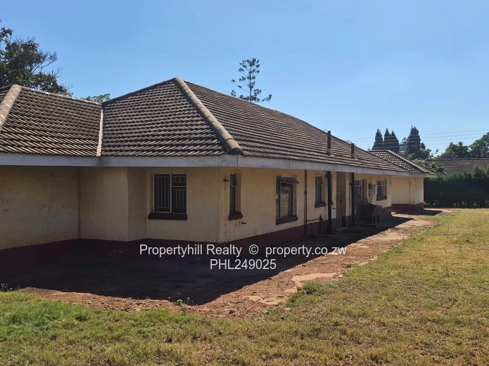 Spacious 4-Bed Family Home on 5000m² with Borehole (Sole Mandate)