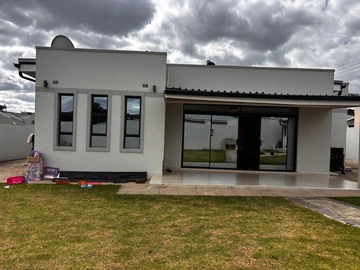 3 Bedroom Flat & Apartment