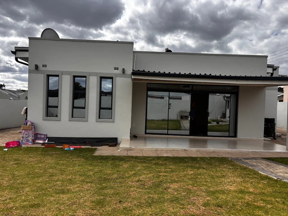 3 Bedroom Flat & Apartment