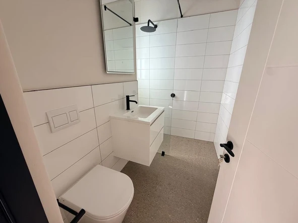 2 Bedroom Flat & Apartment