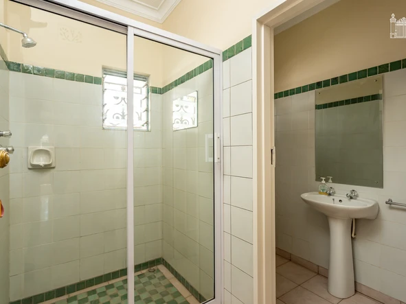 4 Bedroom Garden Flat