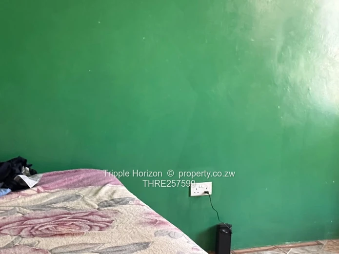 8-Bed Kuwadzana Home — Borehole, Walled Concrete Yard