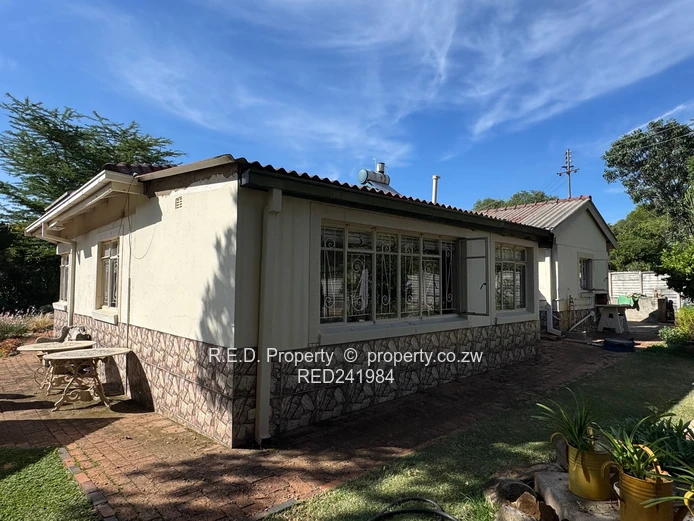 Generous land, Genuine opportunity In Burnside!