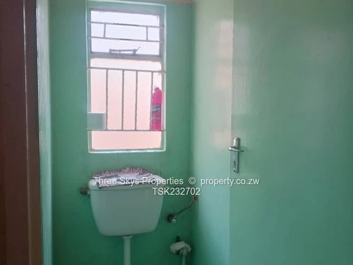 Budiriro House With Borehole