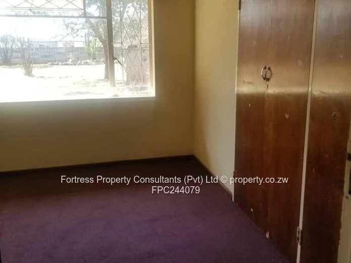 Matsheumhlope 3-Bed Home with Garden & Staff Quarters