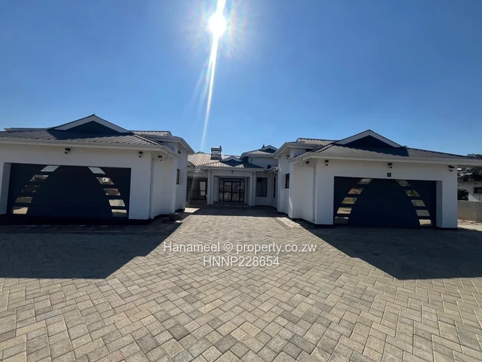 Spacious 4-Bedroom Home with Borehole on 2000 m² in Arlington