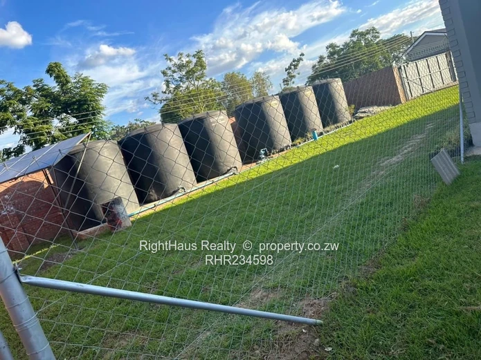 Secure And Convenient : 3 Bedroomed Apartment In Bluffhill