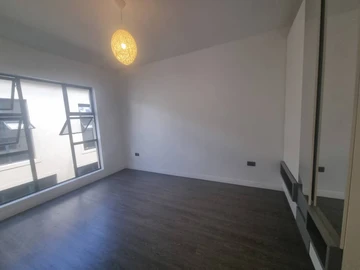 2 Bedroom Flat & Apartment