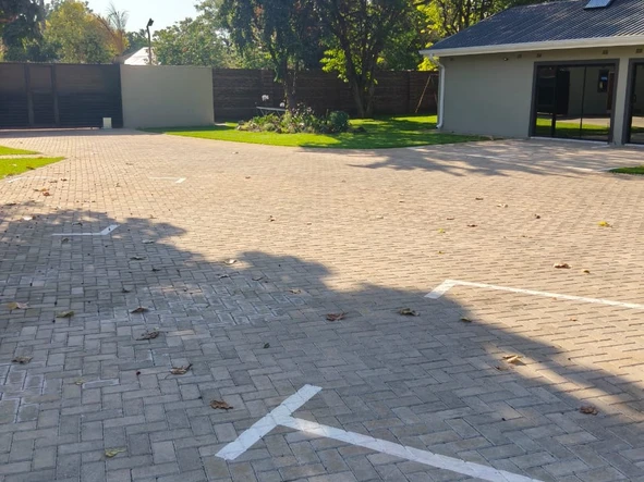 2 Bedroom Flat & Apartment