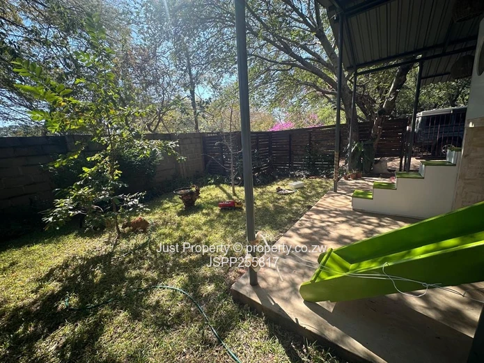 Spacious 5-Bed Victoria Falls Home with Cottage & Garden