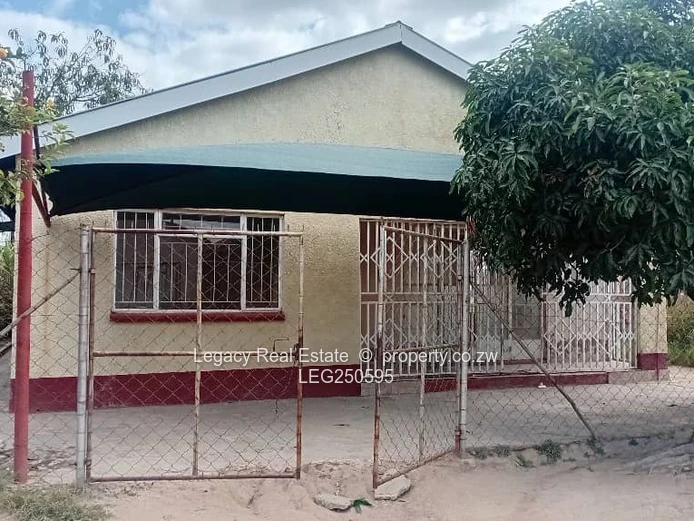 Recently Renovated 5-Bedroom House To Let Near Nice Time Shops