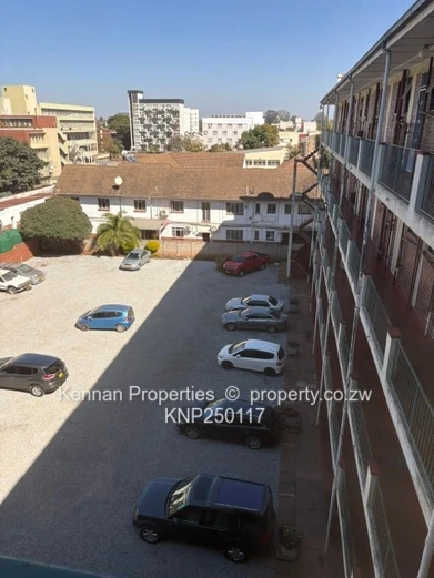 Neat 2 bedroomed flat available in Avenues Harare CBD