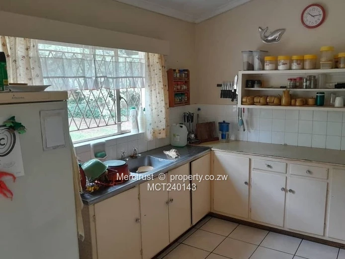 Comfortable family home, zoned mixed commercial! (Sole Mandate)