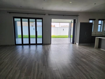 4 Bedroom Flat & Apartment