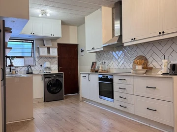 2 Bedroom Flat & Apartment