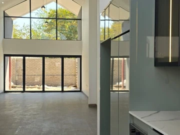 3 Bedroom Flat & Apartment
