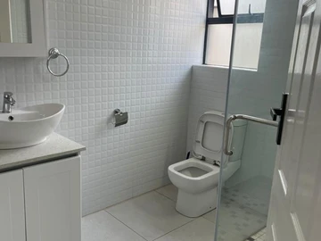 3 Bedroom Flat & Apartment
