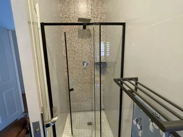 4 Bedroom Flat & Apartment