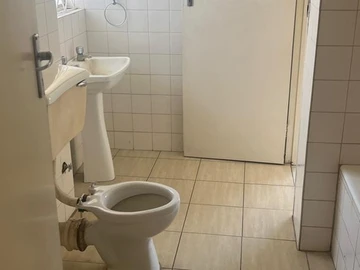 4 Bedroom Flat & Apartment