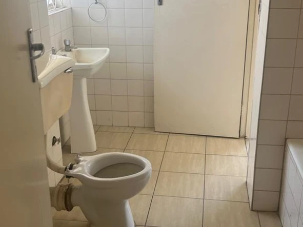 4 Bedroom Flat & Apartment