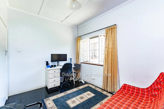 Charming Double-Storey Residence in Alexandra Park For Sale (Sole Mandate)