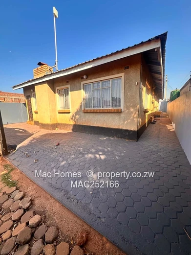 Hatcliffe: Modern 6-Bed, 3-Bath Home with Borehole (Sole Mandate)