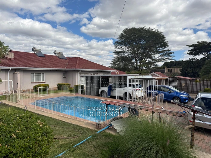 Luxurious 7-Bed Helensvale Home - 8 Baths & Borehole