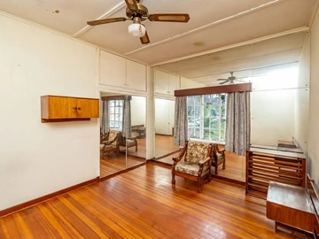 2 Bedroom Flat & Apartment